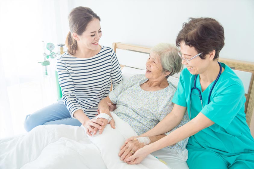 tres mujeres en una cama