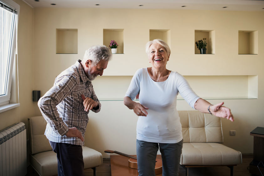 adultos bailando 